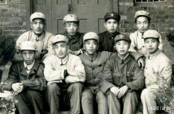 时他一个动作为何让特务不敢靠近主席千亿球友会周总理传奇警卫重庆谈判(图1)