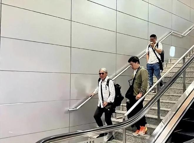 晶晶披头散发太朴素网友：孩子咋办球友会霍启刚陪老婆吃午饭43岁郭