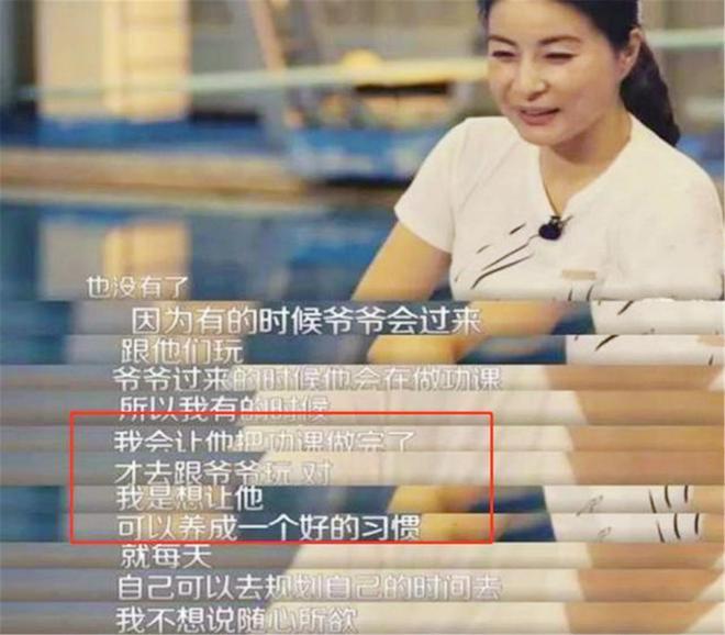 晶晶披头散发太朴素网友：孩子咋办球友会霍启刚陪老婆吃午饭43岁郭(图16)